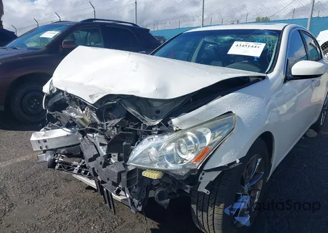 2013 Infiniti G37 Journey z USA, uszkodzony, nr VIN JN1CV6AP9DM305155